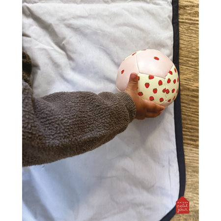 Miękka piłka dla niemowląt i małych dzieci, Truskawki | Maison Petit Jour®